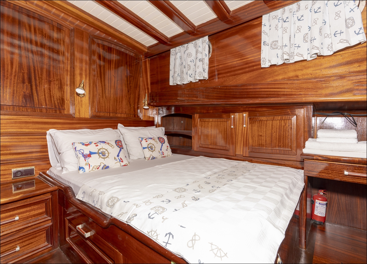 FURKAN III -DORİS ( LUX YACHT)